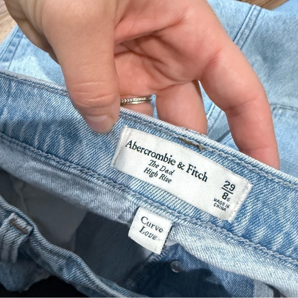 Abercrombie & Fitch The Dad High Rise Criss Cross Waist Curve Love Jean - Picture 9 of 9